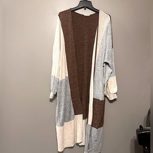 Boutique Lightweight Long Cardigan.Pictures do no justice.Gorgeous on M/L